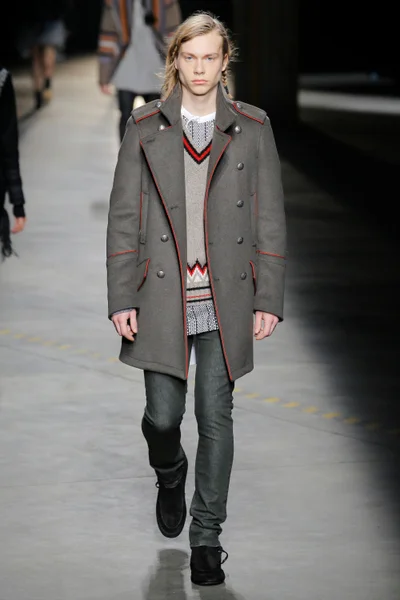 Look 30